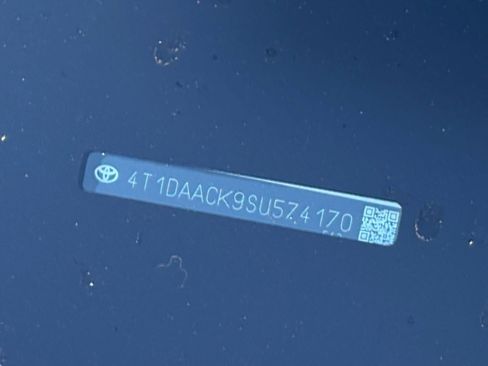 Used 2025 Toyota Camry LE image 28