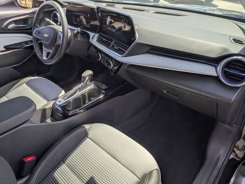 Used 2025 Chevrolet Trax LT w/ LT Convenience Package image 30