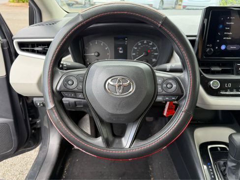 Used 2023 Toyota Corolla LE image 6