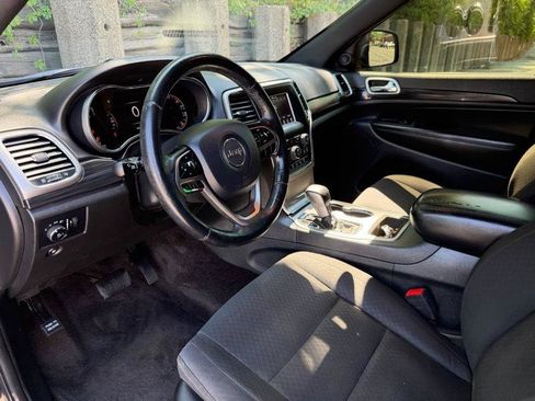Used 2019 Jeep Grand Cherokee Laredo RWD image 15