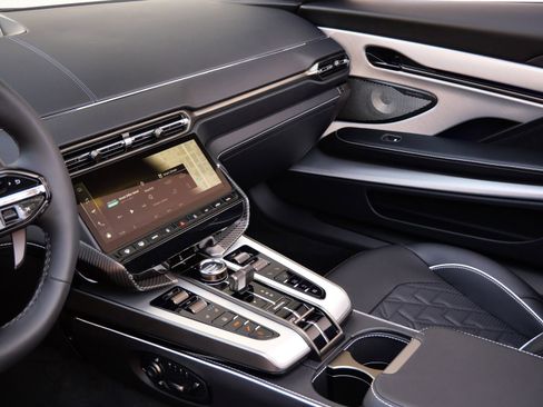 New 2026 Aston Martin Vanquish Convertible image 19