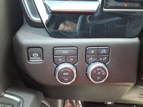 Used 2025 GMC Sierra 1500 SLT AWD/4WD image 17