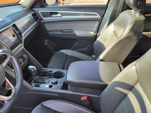 Used 2022 Volkswagen Atlas Cross Sport SEL image 31
