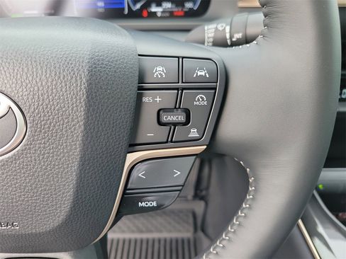 Used 2026 Toyota Crown XLE image 19