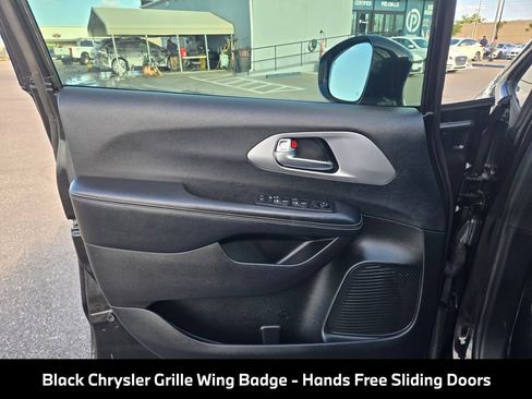 Used 2019 Chrysler Pacifica Touring-L Plus w/ Advanced Safetytec Group FWD image 23