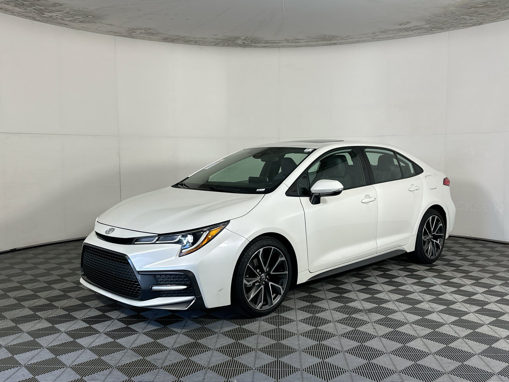Used 2020 Toyota Corolla SE w/ SE Premium Package FWD image 7