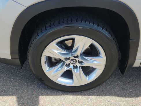 Used 2018 Toyota Highlander Limited image 16