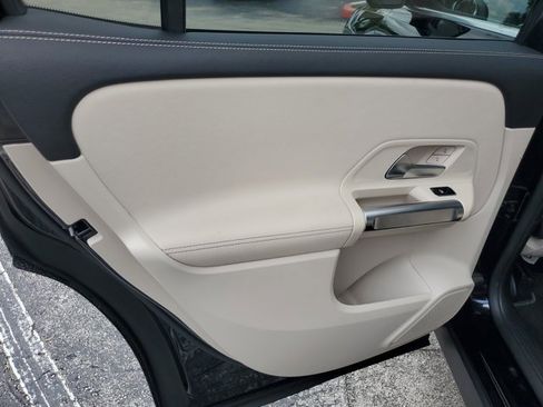 Used 2022 Mercedes-Benz GLB 250 image 18