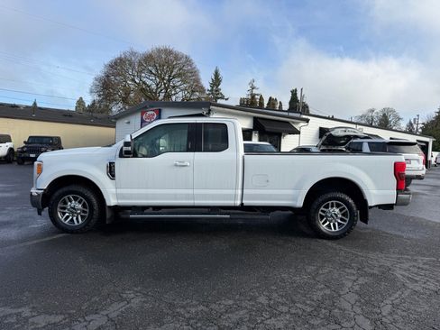 Used 2019 Ford F350 Lariat w/ Camper Package image 3