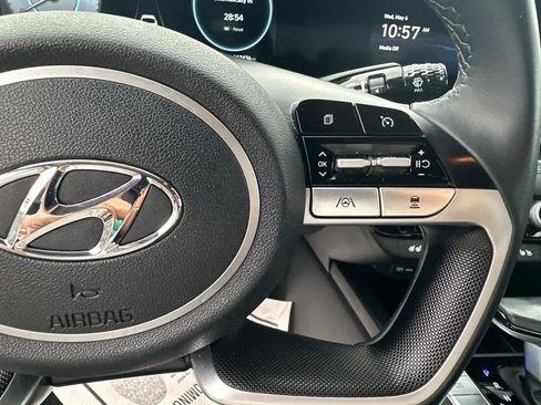 Used 2023 Hyundai Elantra Limited FWD image 15