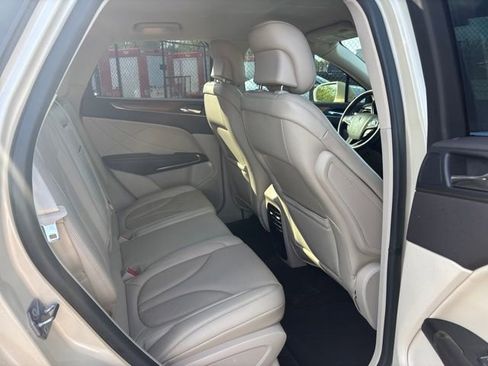 Used 2018 Lincoln MKC Select w/ Select Plus Package FWD image 11