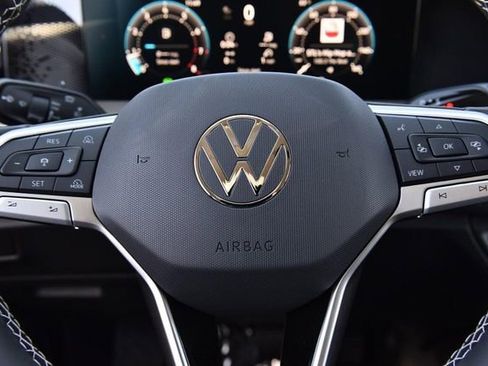 New 2026 Volkswagen Tiguan SE image 18