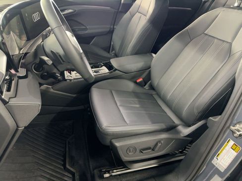 Used 2025 Audi Q6 e-tron Premium w/ Convenience Package image 5