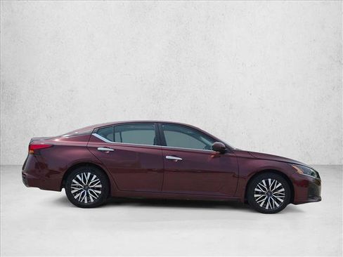 Used 2024 Nissan Altima 2.5 SV w/ SV Premium Package FWD image 4