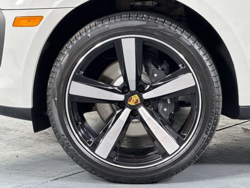 New 2026 Porsche Macan image 32
