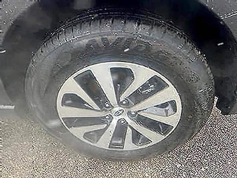 Certified 2025 Subaru Outback Premium AWD/4WD image 7