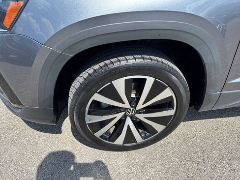 Used 2024 Volkswagen Taos SE FWD image 5