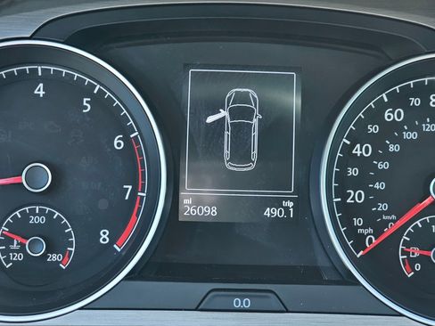 Used 2017 Volkswagen Golf SE image 7