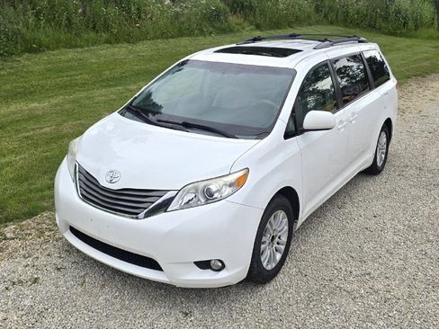 Used 2012 Toyota Sienna XLE w/ Entertainment Pkg FWD image 1