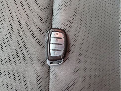 Used 2020 Hyundai Elantra Limited FWD image 32
