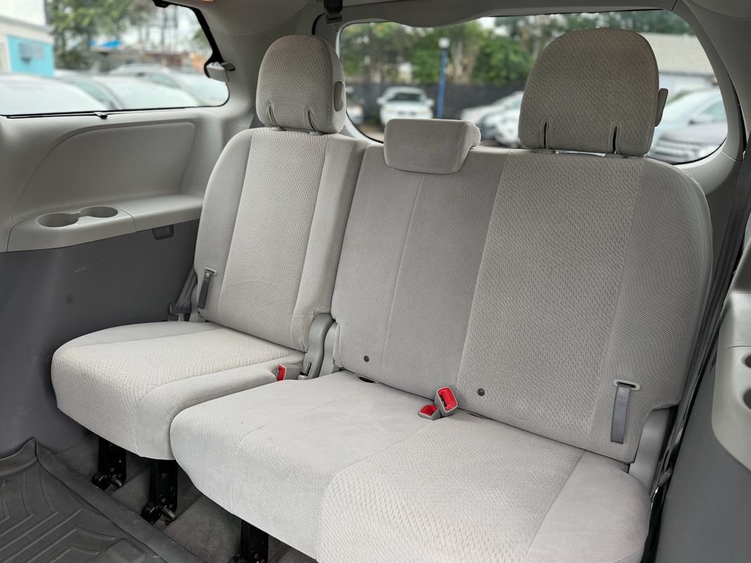 Used 2013 Toyota Sienna LE w/ Towing Pkg AWD/4WD image 13