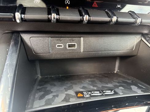 Used 2024 GMC Canyon AT4 w/ AT4 Premium Package image 31