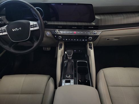 Used 2024 Kia Telluride SX w/ Towing Package image 13