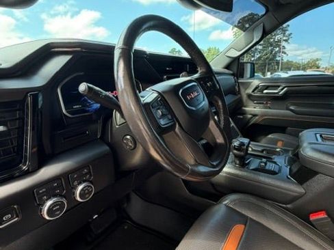 Used 2022 GMC Sierra 1500 AT4 w/ AT4 Preferred Package AWD/4WD image 9