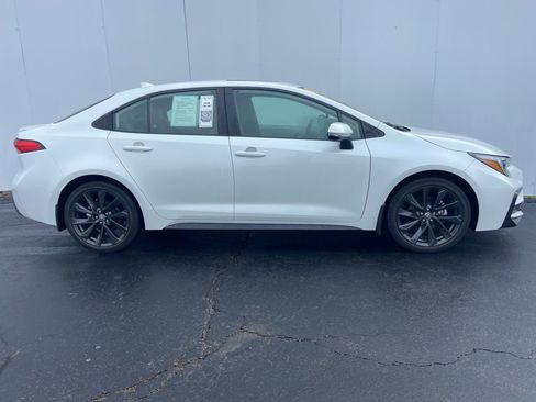 Certified 2024 Toyota Corolla SE w/ SE Premium Package FWD image 2