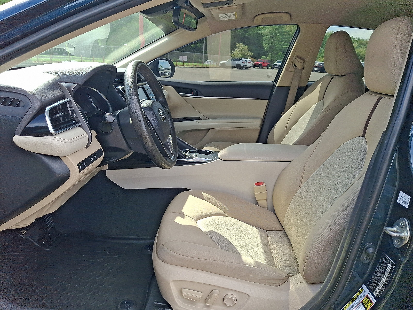 Used 2018 Toyota Camry LE w/ Convenience Package FWD image 14