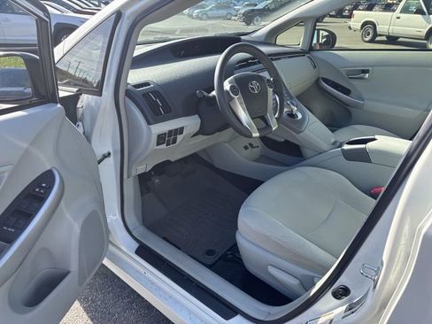 Used 2013 Toyota Prius Three image 9