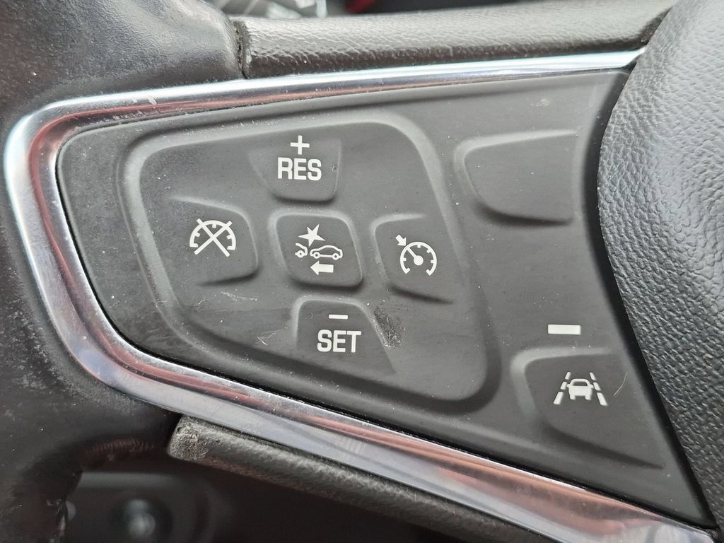 Used 2021 Chevrolet Equinox LT AWD/4WD image 18