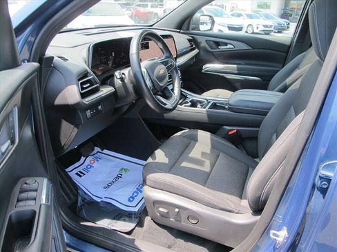 Used 2024 Chevrolet Traverse LT w/ Trailering Package FWD image 9