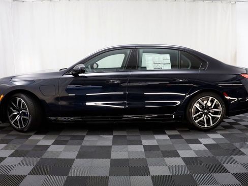Used 2025 BMW 750e xDrive w/ Executive Package image 4