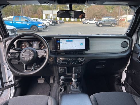 Used 2024 Jeep Gladiator Sport image 8