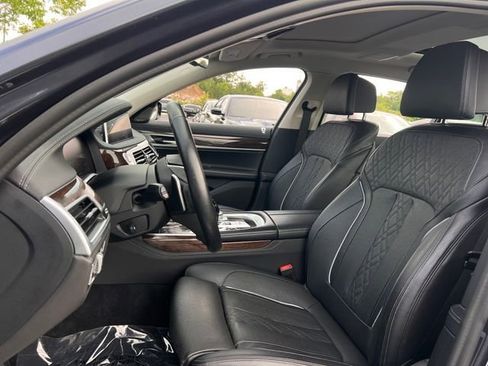 Used 2020 BMW 740i w/ Premium Package RWD image 14