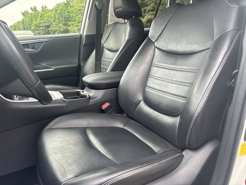 Used 2019 Toyota RAV4 Limited w/ Advanced Technology Package FWD image 14