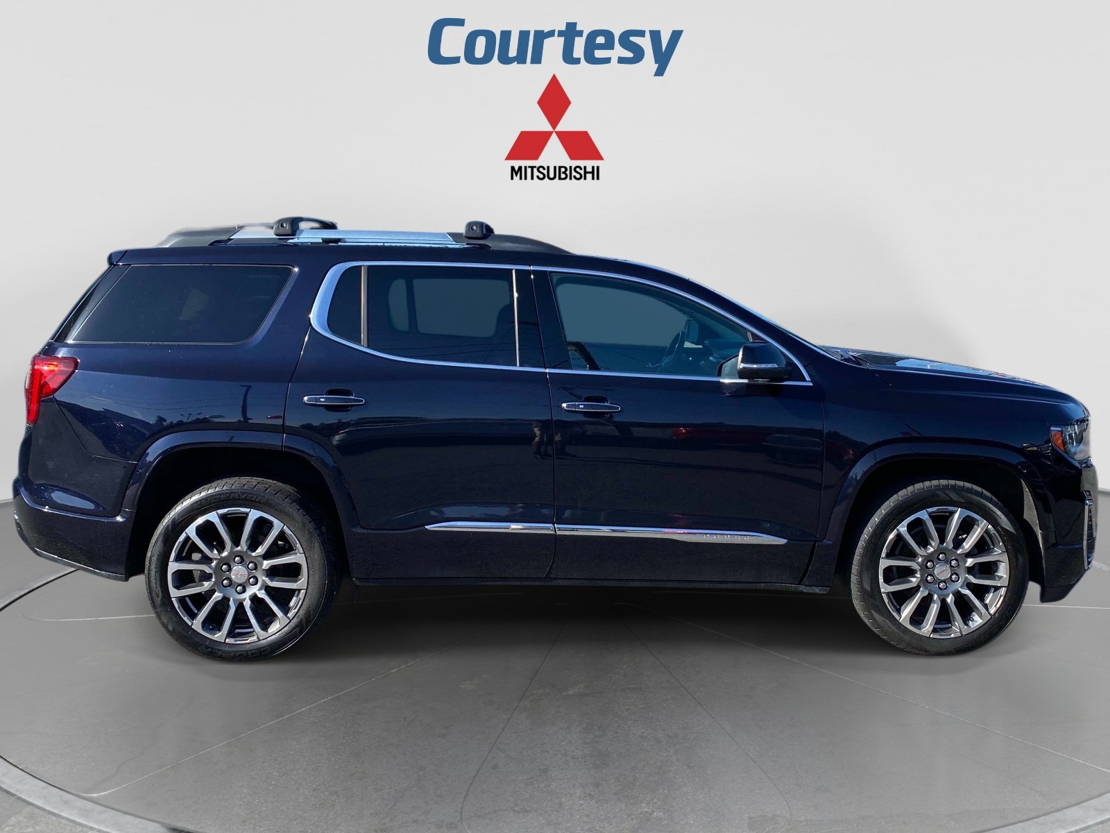 Used 2021 GMC Acadia Denali w/ Denali Ultimate Package AWD/4WD image 7