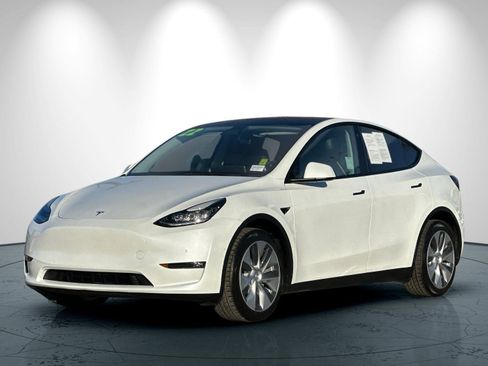 Used 2022 Tesla Model Y Long Range image 8