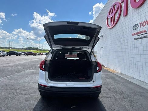 Used 2022 GMC Terrain SLE AWD/4WD image 30