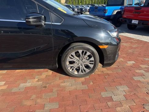 Used 2025 Honda Odyssey Touring image 17