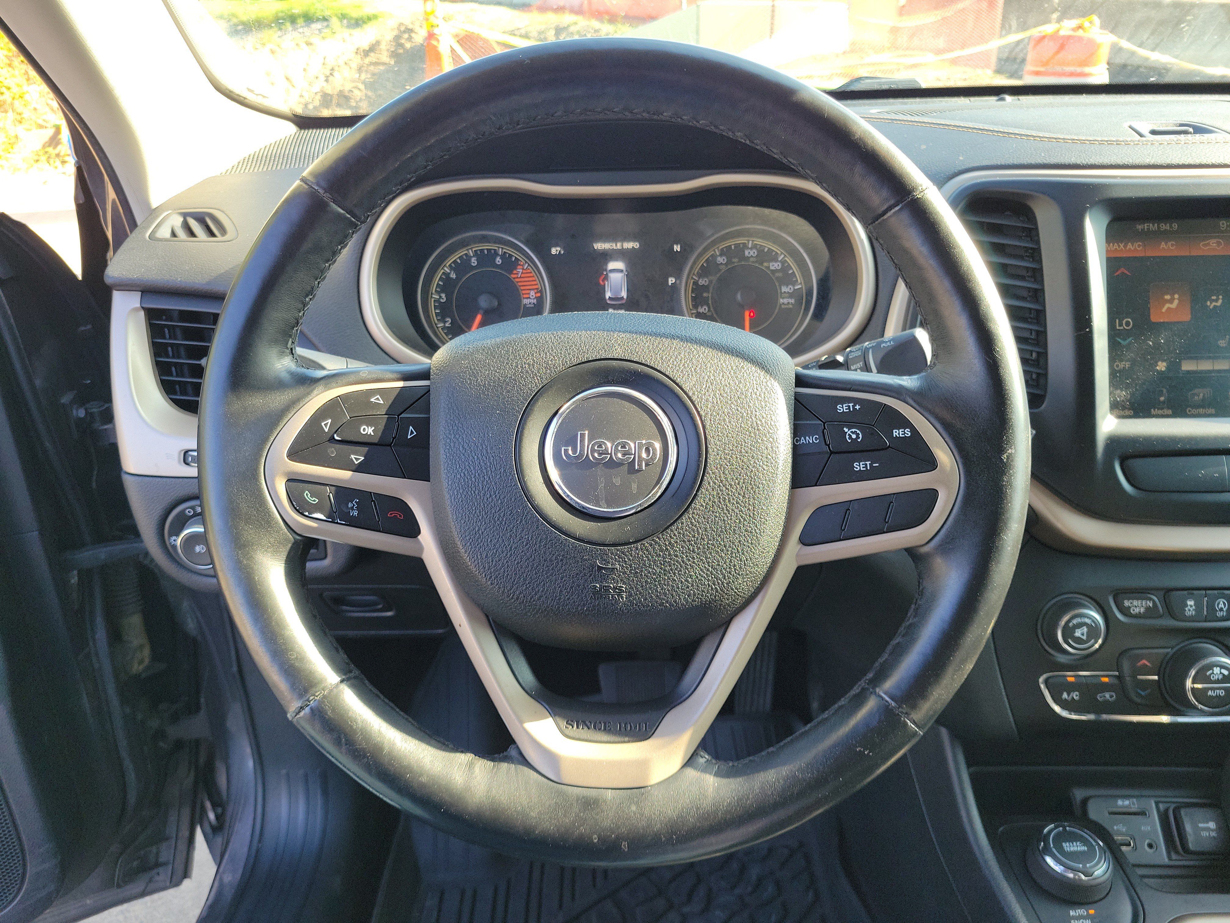 Used 2017 Jeep Cherokee Limited AWD/4WD image 21