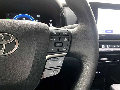 Used 2025 Toyota Camry LE image 23