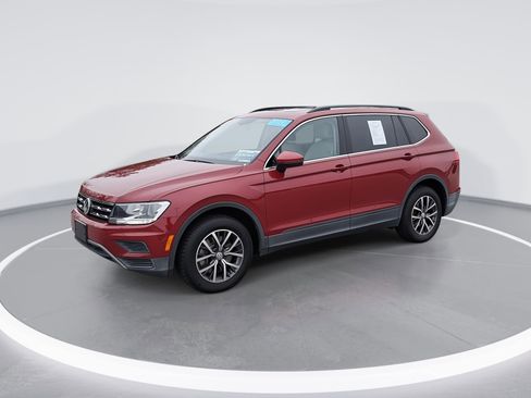 Certified 2019 Volkswagen Tiguan SE w/ Panoramic Sunroof Package image 7
