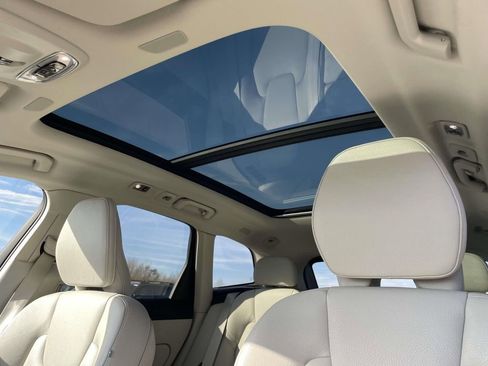 Used 2021 Volvo XC60 T8 Inscription Expression w/ Climate Package image 9