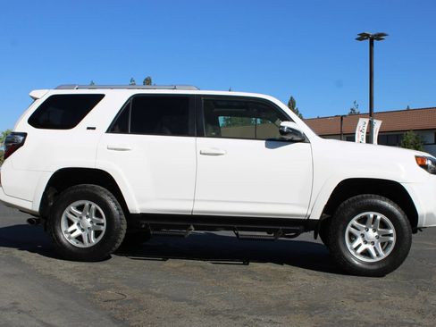 Used 2018 Toyota 4Runner SR5 Premium AWD/4WD image 41