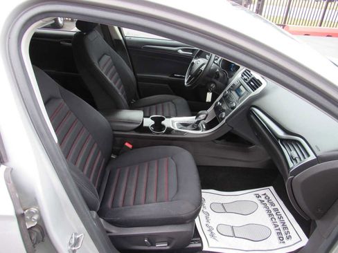 Used 2016 Ford Fusion SE w/ Equipment Group 201A image 8