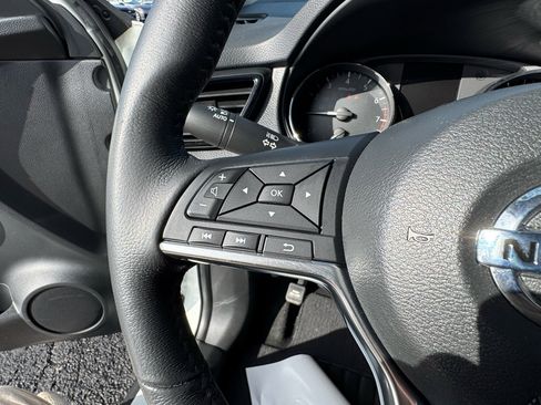 Used 2019 Nissan Rogue SV image 23