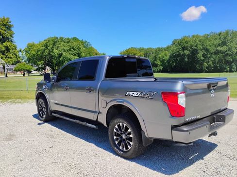 Used 2017 Nissan Titan PRO-4X w/ Pro-4x Convenience Package AWD/4WD image 4