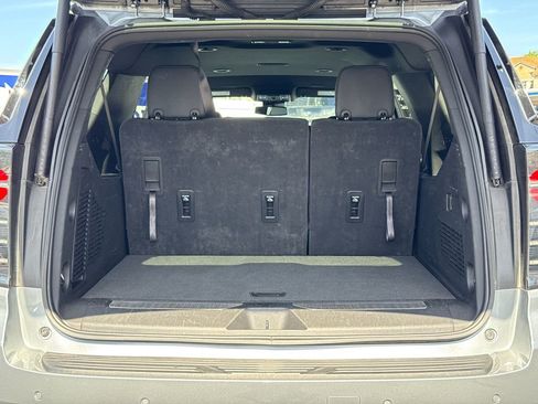 Used 2025 Chevrolet Suburban Z71 AWD/4WD image 10
